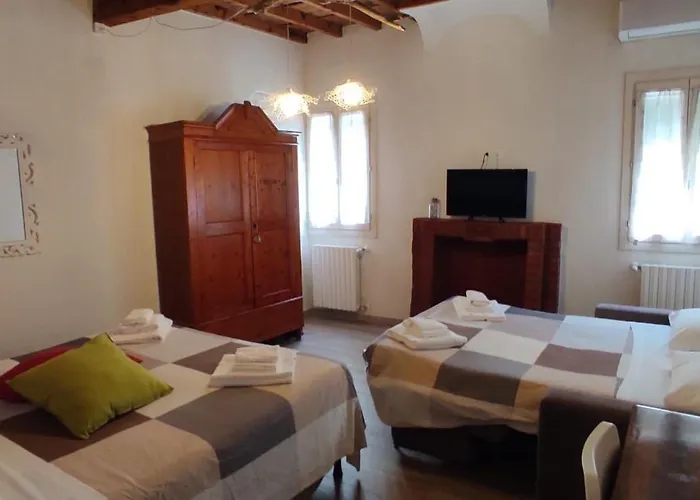 Green Rooms Ferrara Πανσιόν 4*