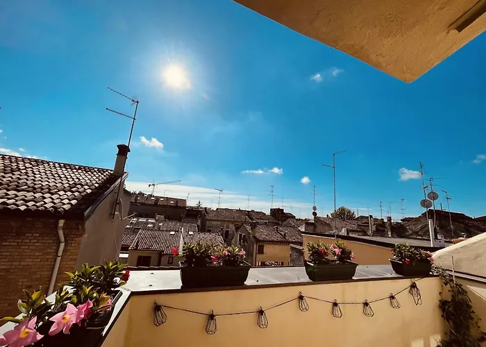 Πανσιόν Green Rooms Ferrara 4*