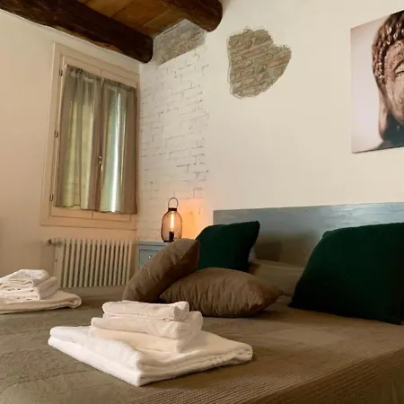 Green Rooms Ferrara بيت ضيافة